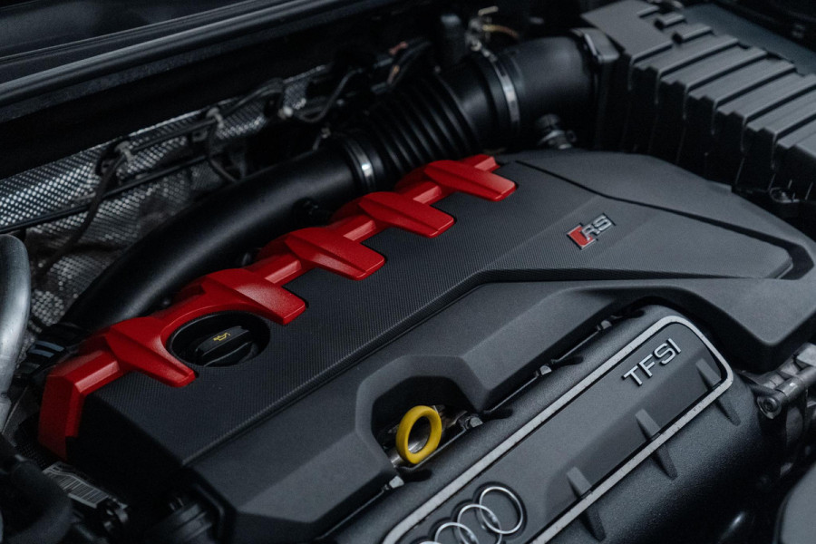 Audi RS Q3 Sportback TFSI RSQ3 PANO|STOELVERWARMING|UITLAAT|VELGEN