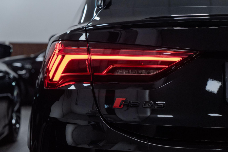 Audi RS Q3 Sportback TFSI RSQ3 PANO|STOELVERWARMING|UITLAAT|VELGEN