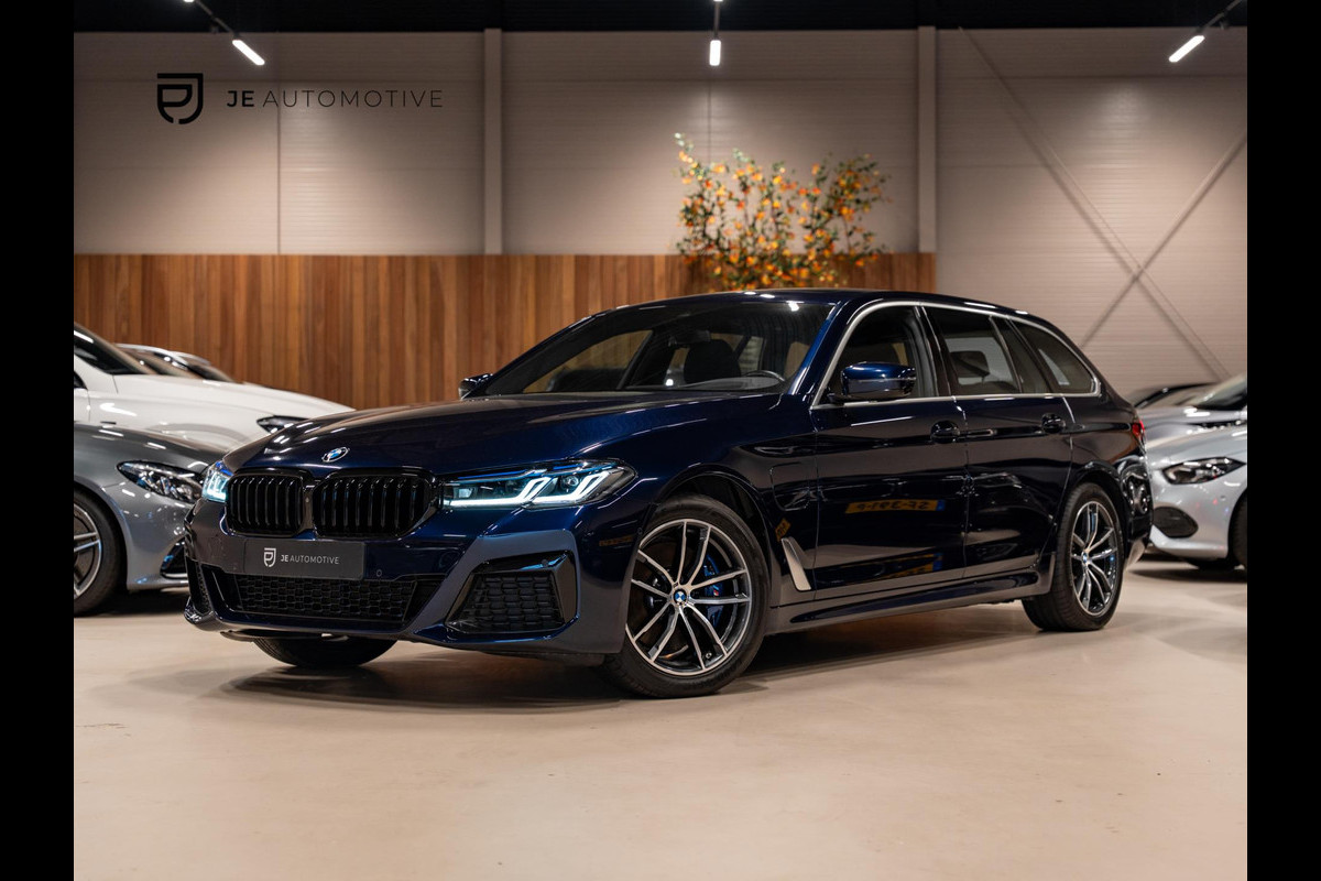 BMW 5 Serie Touring 530e 292PK M Pakket, Laser Led, Pano, Camera, Alcantara, Ambiënte Light, Hud, PDC, Dealer Onderhoud
