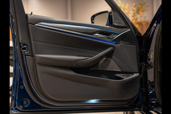 BMW 5 Serie Touring 530e 292PK M Pakket, Laser Led, Pano, Camera, Alcantara, Ambiënte Light, Hud, PDC, Dealer Onderhoud