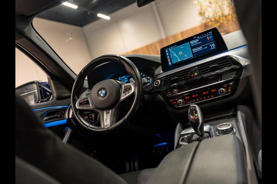 BMW 5 Serie Touring 530e 292PK M Pakket, Laser Led, Pano, Camera, Alcantara, Ambiënte Light, Hud, PDC, Dealer Onderhoud