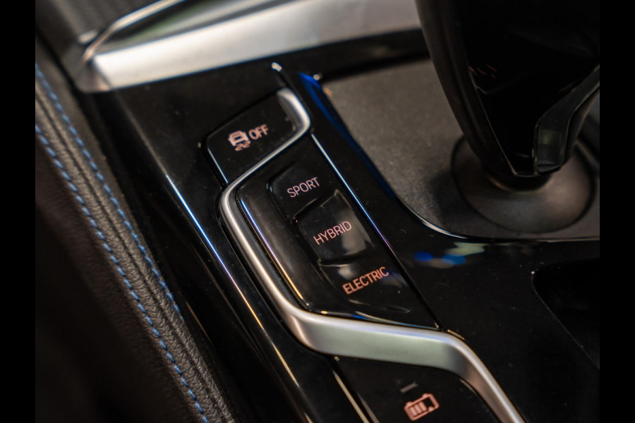 BMW 5 Serie Touring 530e 292PK M Pakket, Laser Led, Pano, Camera, Alcantara, Ambiënte Light, Hud, PDC, Dealer Onderhoud