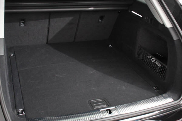 Audi A4 Avant 40 TFSI 204pk S-tronic S-Line Black Edition | Navigatie | Apple Carplay/Android Auto | Adaptive Cruise Control | Parkeersensoren | Camera | Dodehoek Assistent | Elektrische Achterklep | Stoelverwarming | Climate Control |