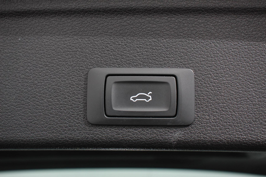 Audi A4 Avant 40 TFSI 204pk S-tronic S-Line Black Edition | Navigatie | Apple Carplay/Android Auto | Adaptive Cruise Control | Parkeersensoren | Camera | Dodehoek Assistent | Elektrische Achterklep | Stoelverwarming | Climate Control |