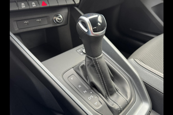 Audi A1 Sportback 25 TFSI Automaat 3 x S-Line Full LED Leer Cruise Clima Apple / Android Parkeersensoren achter
