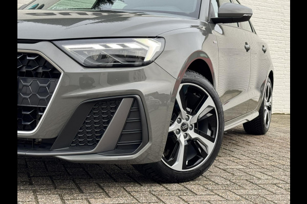 Audi A1 Sportback 25 TFSI Automaat 3 x S-Line Full LED Leer Cruise Clima Apple / Android Parkeersensoren achter