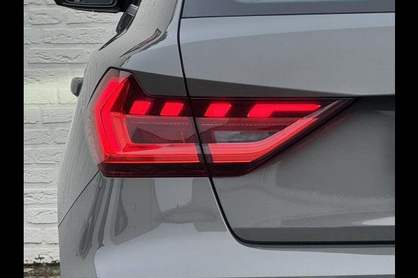 Audi A1 Sportback 25 TFSI Automaat 3 x S-Line Full LED Leer Cruise Clima Apple / Android Parkeersensoren achter