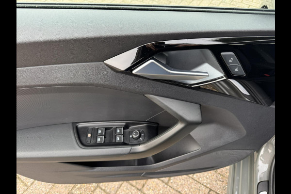 Audi A1 Sportback 25 TFSI Automaat 3 x S-Line Full LED Leer Cruise Clima Apple / Android Parkeersensoren achter