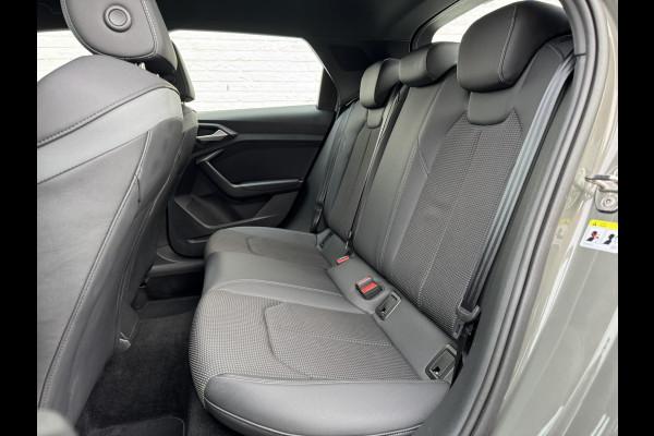 Audi A1 Sportback 25 TFSI Automaat 3 x S-Line Full LED Leer Cruise Clima Apple / Android Parkeersensoren achter