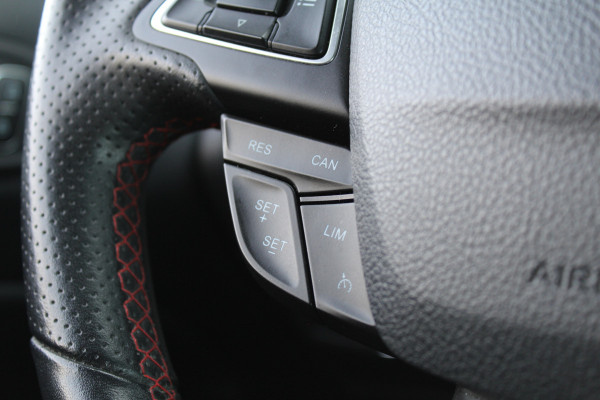 Ford EcoSport 1.0 EcoBoost ST-Line Black | Trekhaak | Navigatie | All Season