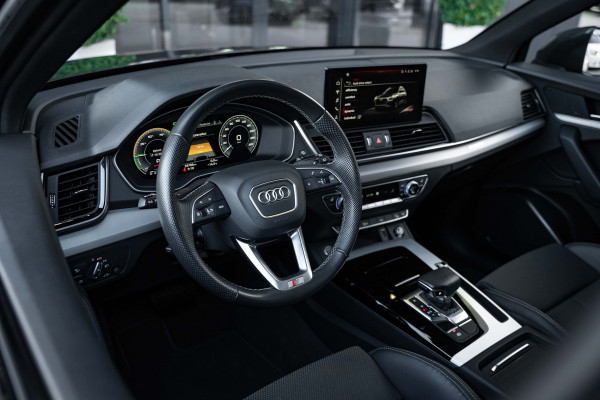 Audi Q5 50 TFSI e - S-Line | Panorama | Keyless | Dealer o.h.