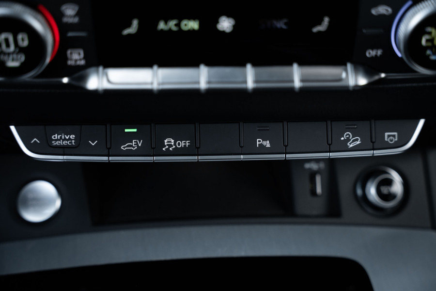 Audi Q5 50 TFSI e - S-Line | Panorama | Keyless | Dealer o.h.