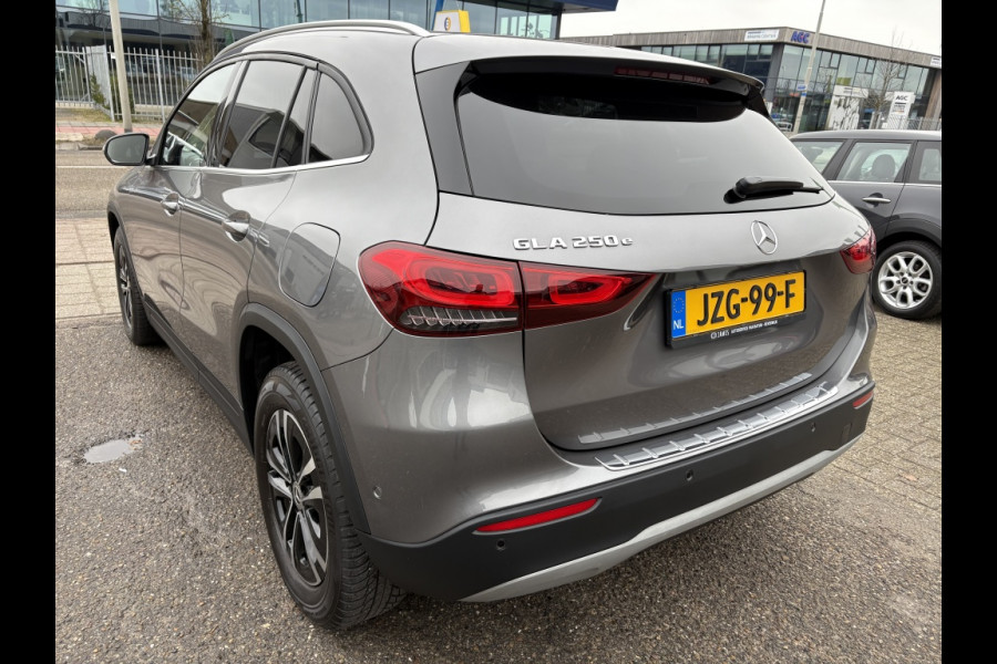 Mercedes-Benz GLA 250 e Luxury Line Panodak, LED