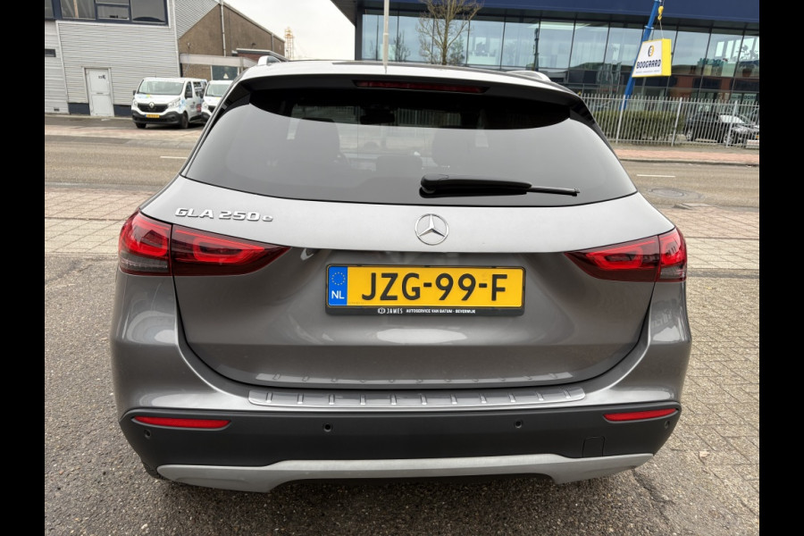 Mercedes-Benz GLA 250 e Luxury Line Panodak, LED