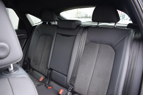 Audi Q3 Sportback 45 TFSI e S Edition | Pano | Matrix | Sonos | Half Leer | 360 Camera