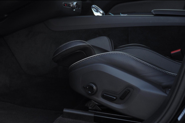 Volvo XC60 T6 350PK Automaat AWD Plus Black Edition / Trekhaak / Panoramadak / BLIS / Adaptieve cruise control / Keyless entry / Stoel - en stuurwielverwarming / elektrische stoelen met geheugen / Parkeersensoren met 360 camera / Elektrische achterklep