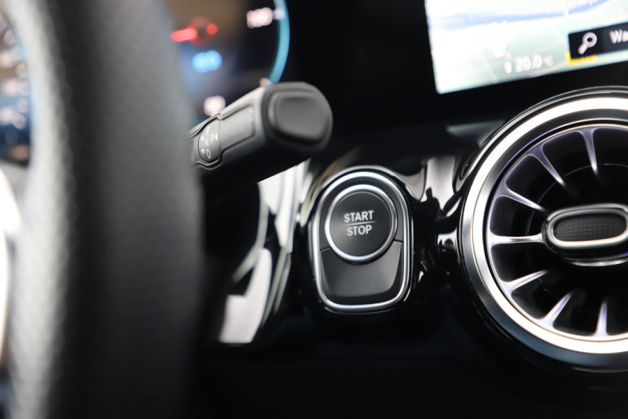 Mercedes-Benz EQA 250 AMG 67 kWh | 190PK | Led | Sfeerverlichting | Widescreen | Clima | Stoelverwarming | Elek. Kofferklep | Standkachel | 2023.