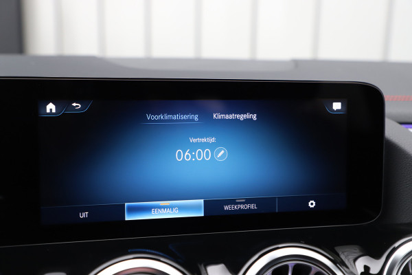 Mercedes-Benz EQA 250 AMG 67 kWh | 190PK | Led | Sfeerverlichting | Widescreen | Clima | Stoelverwarming | Elek. Kofferklep | Standkachel | 2023.