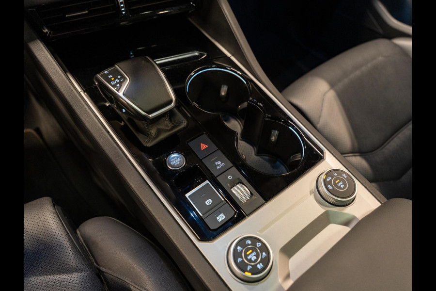 Volkswagen Touareg 3.0 TSi eHybrid 380PK 4MOTION, Pano, Softclose, Nachtzicht, 360 Cam, ACC, Leder, Massage Seats, Apple Carplay