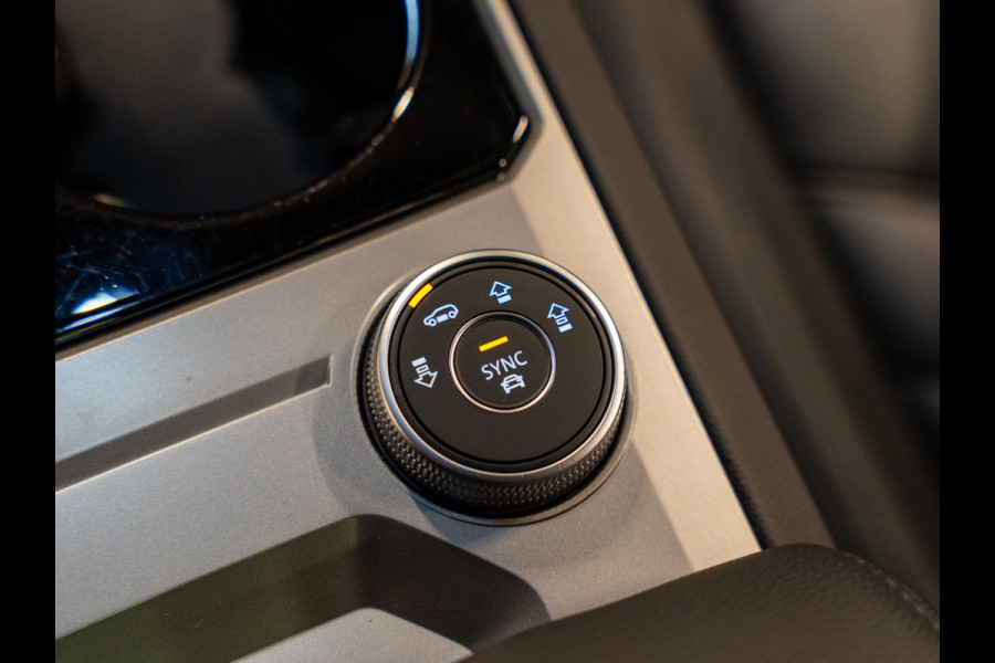 Volkswagen Touareg 3.0 TSi eHybrid 380PK 4MOTION, Pano, Softclose, Nachtzicht, 360 Cam, ACC, Leder, Massage Seats, Apple Carplay