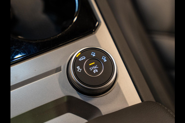 Volkswagen Touareg 3.0 TSi eHybrid 380PK 4MOTION, Pano, Softclose, Nachtzicht, 360 Cam, ACC, Leder, Massage Seats, Apple Carplay