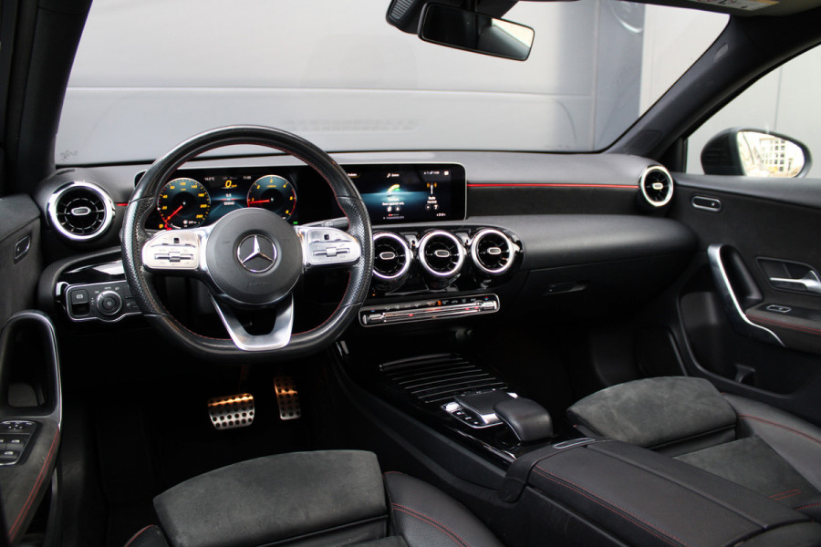 Mercedes-Benz A-Klasse 180 d Business Solution AMG | NAP! | PANO | CAMERA | CARPLAY | STOELVERWARMING | DEALER ONDH |