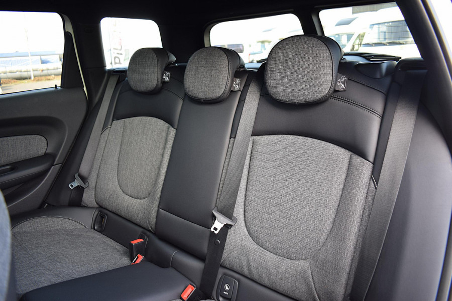 MINI Clubman 1.5 Cooper Chili | Apple CarPlay | Half Leer | Stoelverw. | LED