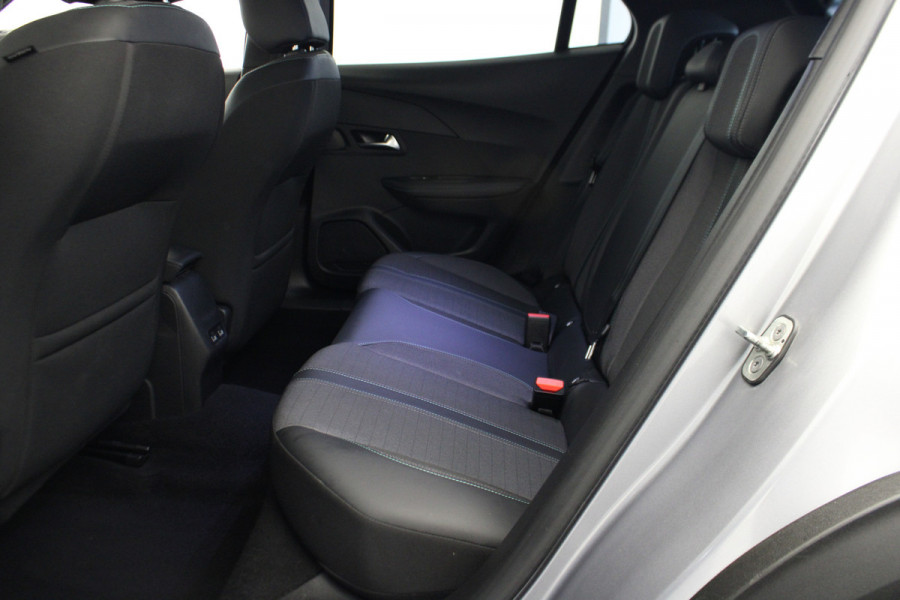 Peugeot 2008 1.2 PureTech Blue Lease Allure |Carplay|Half leer|