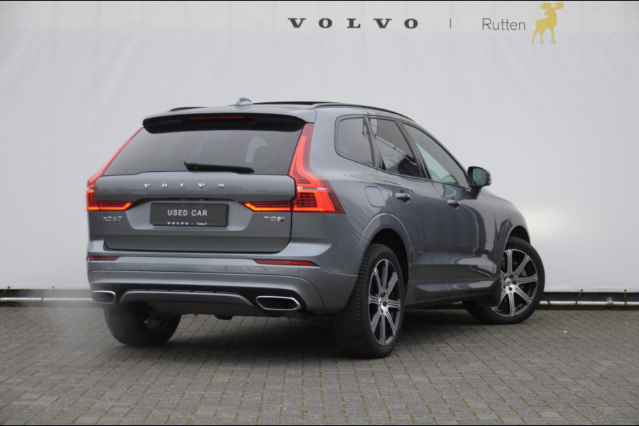 Volvo XC60 T8 390PK Automaat AWD R-Design / Adaptieve koplampen / BLIS /Adaptieve cruise control / Panoramadak / Apple carplay / Parkeersensoren met camera / Elektrische achterklep / Elektrische stoelen met geheugen / Stoel en stuurwielverwarming