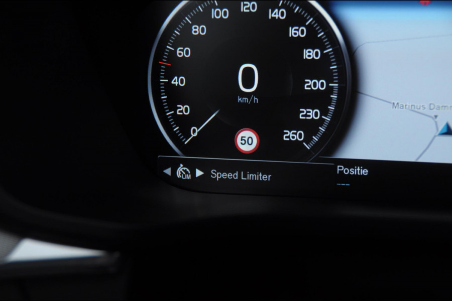 Volvo XC60 T8 390PK Automaat AWD R-Design / Adaptieve koplampen / BLIS /Adaptieve cruise control / Panoramadak / Apple carplay / Parkeersensoren met camera / Elektrische achterklep / Elektrische stoelen met geheugen / Stoel en stuurwielverwarming