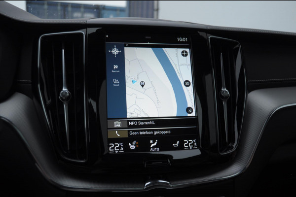 Volvo XC60 T8 390PK Automaat AWD R-Design / Adaptieve koplampen / BLIS /Adaptieve cruise control / Panoramadak / Apple carplay / Parkeersensoren met camera / Elektrische achterklep / Elektrische stoelen met geheugen / Stoel en stuurwielverwarming