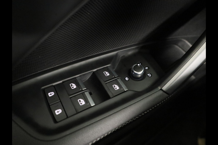 Audi A3 Sportback 40 TFSI e S edition 204pk | Adaptive cruise control | Afgevlakt stuur | Audi sound system