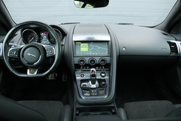 Jaguar F-Type P300 RWD R-Dynamic