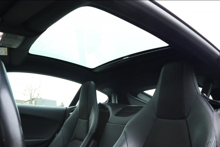 Jaguar F-Type P300 RWD R-Dynamic