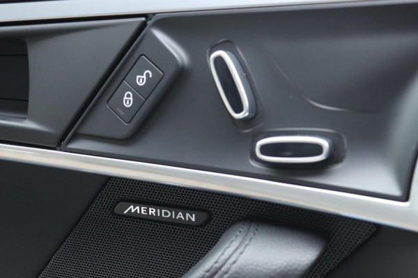 Jaguar F-Type P300 RWD R-Dynamic