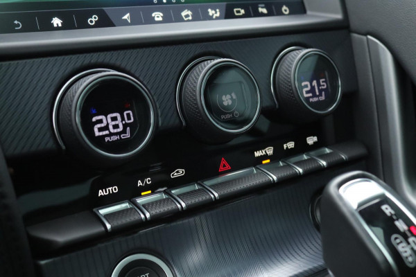 Jaguar F-Type P300 RWD R-Dynamic