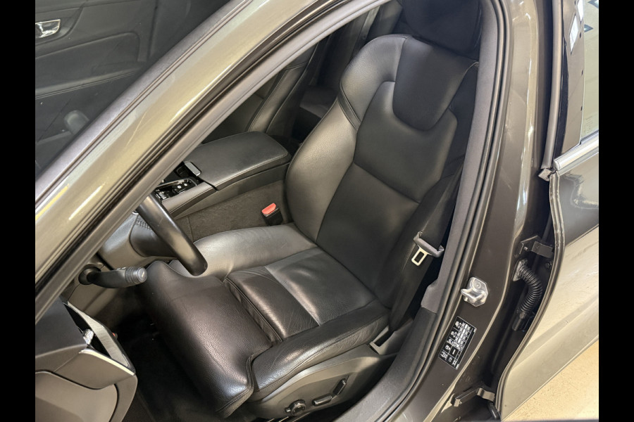 Volvo V60 2.0 T6 Recharge AWD Inscription | Panoramadak | Stoel/Stuurverwarming | Apple carplay | Elek. trekhaak | Sportstoelen | Leder