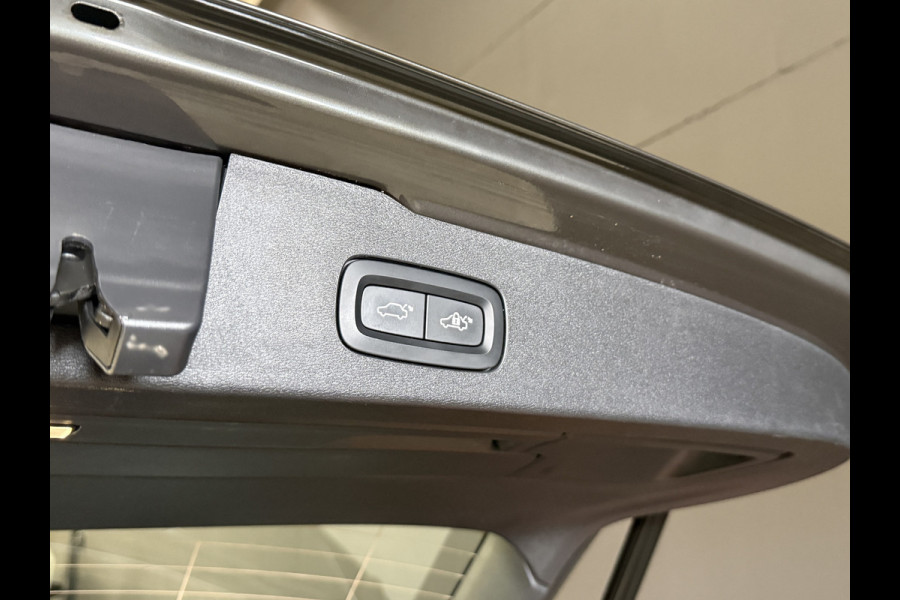 Volvo V60 2.0 T6 Recharge AWD Inscription | Panoramadak | Stoel/Stuurverwarming | Apple carplay | Elek. trekhaak | Sportstoelen | Leder