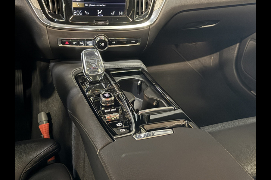 Volvo V60 2.0 T6 Recharge AWD Inscription | Panoramadak | Stoel/Stuurverwarming | Apple carplay | Elek. trekhaak | Sportstoelen | Leder