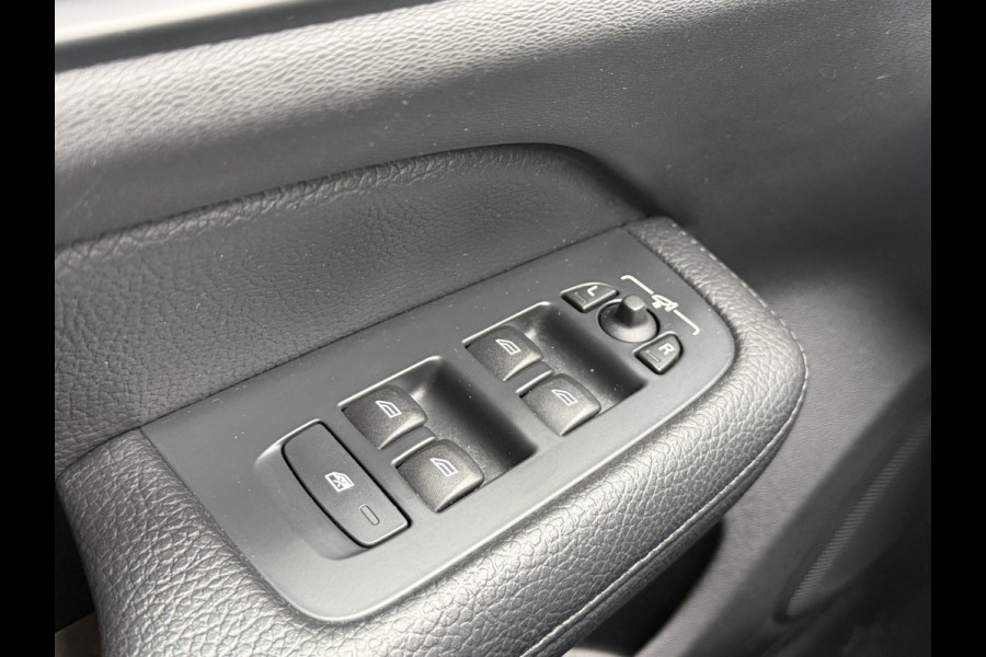 Volvo V60 2.0 T6 Recharge AWD Inscription | Panoramadak | Stoel/Stuurverwarming | Apple carplay | Elek. trekhaak | Sportstoelen | Leder
