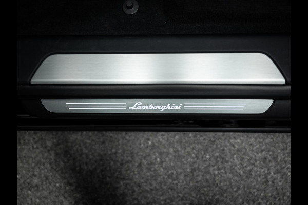 Lamborghini Urus 4.0 V8 S | Urus S | BTW | Akrapovic | Luchtvering | Geel stiksel pakket |