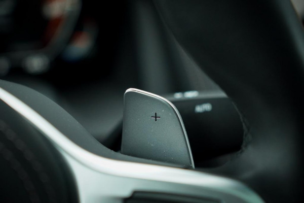 BMW 8 Serie Gran Coupé 840i xDrive High Exe Individual / B&W / Pano / Carbon / M-Stoelen / Adaptive