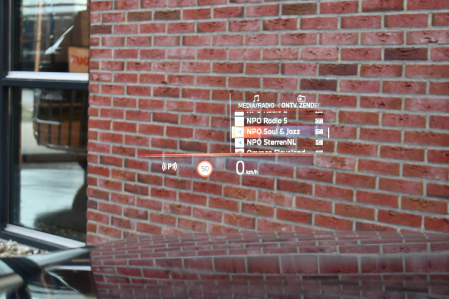 BMW i5 Touring eDrive40 M-Sport Pano Adp-demping B&W Comfzetel+Vent 20inch