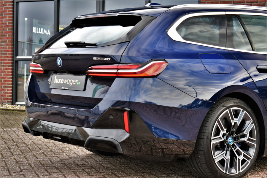 BMW i5 Touring eDrive40 M-Sport Pano Adp-demping B&W Comfzetel+Vent 20inch