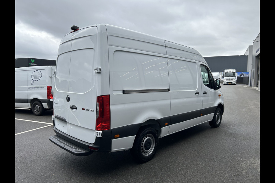 Mercedes-Benz Sprinter 317 CDI L2 H2 Automaat / 360 Camera / MBUX / Navigatie / Cruise control / Airco / 270 Graden achterdeuren