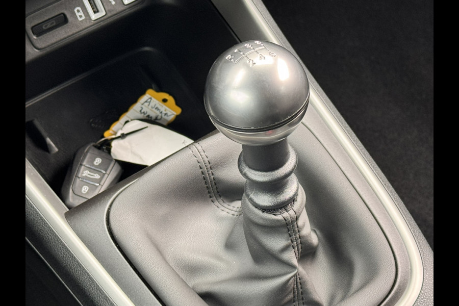 Jeep Avenger 1.2 Altitude | Winterpakket | Camera | Apple/Android CarPlay | Electrische achterklep | Cruise control | Navigatie