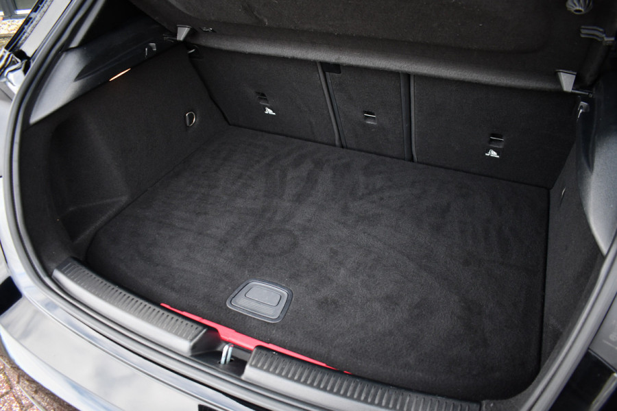 Mercedes-Benz A-Klasse 250e AMG Line Pano Burmester El-zetels