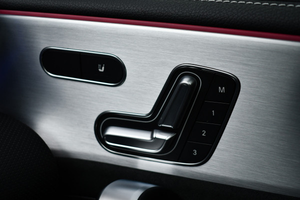 Mercedes-Benz A-Klasse 250e AMG Line Pano Burmester El-zetels