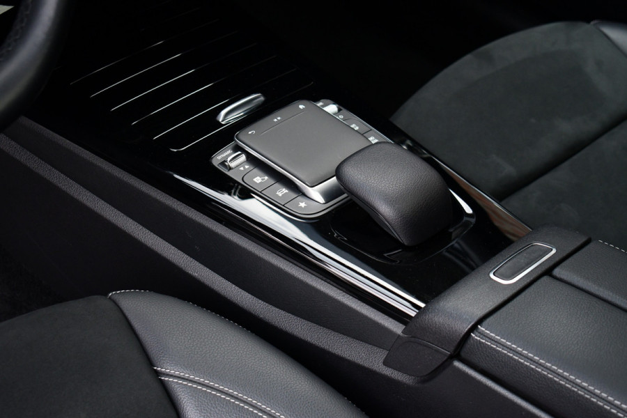 Mercedes-Benz A-Klasse 250e AMG Line Pano Burmester El-zetels