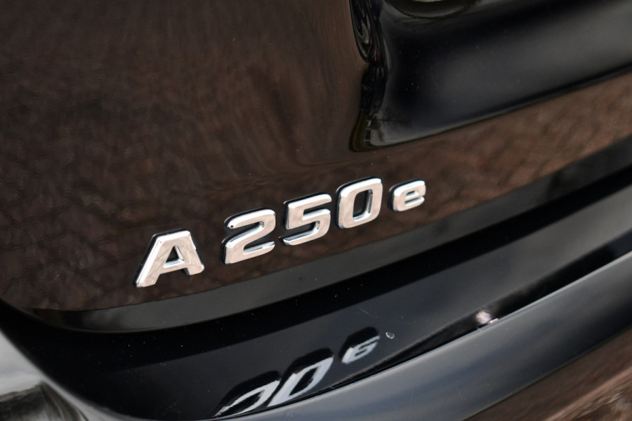 Mercedes-Benz A-Klasse 250e AMG Line Pano Burmester El-zetels